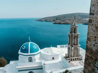 Το νησί που ξυπνάει θρύλους και τραβάει ...