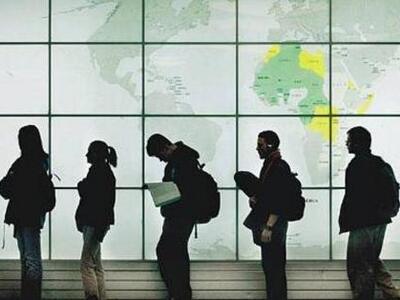 Είκοσι Έλληνες μεταναστεύουν την εβδομάδ...