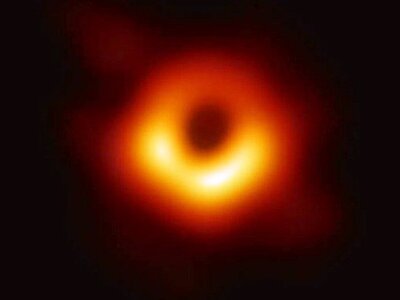 Αυτή είναι η πρώτη μαύρη τρύπα που είδε ...