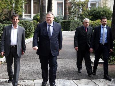 Βενιζέλος: Η κυβέρνηση γυρίζει τη χώρα βήματα πίσω
