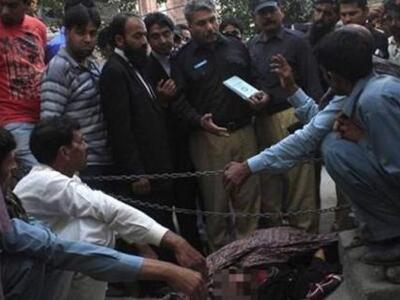 Πακιστάν: Έγκυος η γυναίκα που λιθοβολήθ...