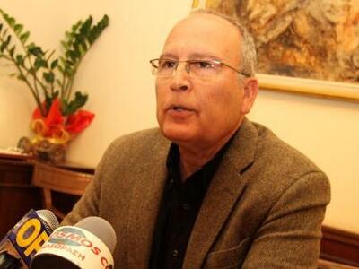 Και ο Δήμαρχος Πύργου κατέθεσε πινακίδες...