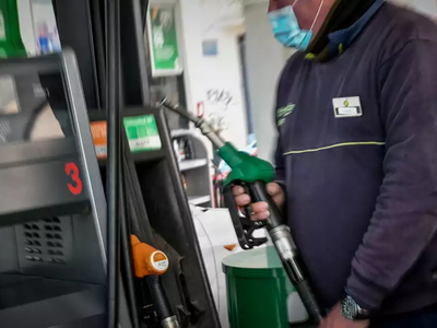 «Kαλπάζει» η τιμή της βενζίνης: Στα 2,35...