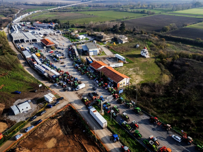 Αγρότες: Μπλόκα σε όλη τη χώρα - Στον αέρα το αεροδρόμιο Ηρακλείου