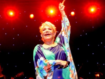 Σε λαϊκό προσκύνημα η σορός της Μαρινέλλ...