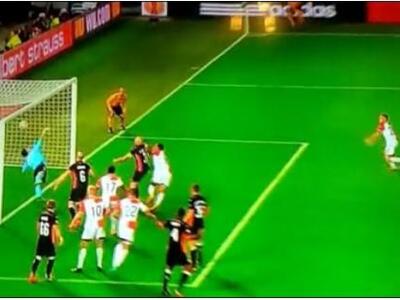 Απίστευτο γκολ απευθείας από πλάγιο άουτ
