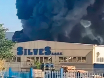 Φωτιά σε εργοστάσιο με πλαστικά στη Ριτσ...