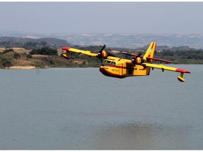 Πάτρα: Πυροσβεστικά αεροσκάφη από Άραξο-...