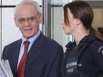 H ωραία Αθηνά του Μεταγωγών που δεν αφήν...