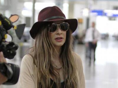 Ποιος πασίγνωστος Ιταλός άνδρας φιλάει σ...