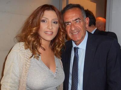 Στη φωτό η Έλενα Παπαρίζου με τον Αργύρη...