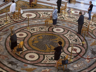 Προσευχή με αποστάσεις ...