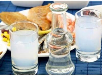 Γιατί το ούζο αλλάζει χρώμα μόλις του ρί...