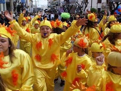 Ποδαράτη καρναβαλική παρέλαση το Σάββατο...