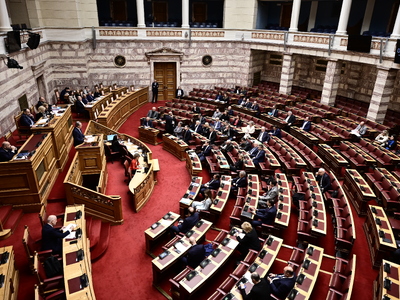 Βουλή: Στο «κόκκινο» η πολιτική αντιπαρά...