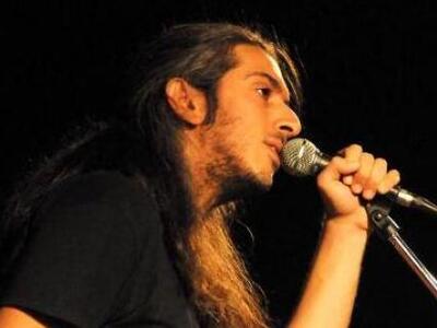 Ο Γιάννης Χαρούλης γέμισε ασφυκτικά από ...