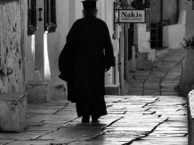 Βοιωτία - Ιερέας έδωσε μπουνιά σε αστυνομικίνα! 