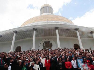 Η νομοθετική εξουσία στη Συντακτική Συνέ...