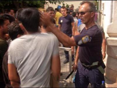 Κως: Αστυνομικός χαστούκισε μετανάστη- ΔΕΙΤΕ ΦΩΤΟ