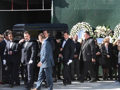 Κηδεύτηκε ο παραγωγός Βασίλης Λάσκαρης -...