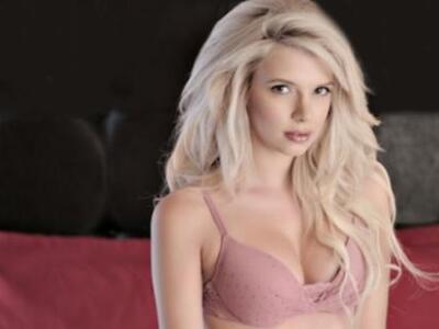 Η αισθησιακή φωτογράφιση της Χριστιάνας-...