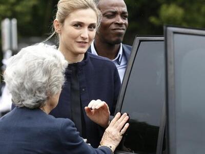 Επίσημη δημόσια εμφάνιση για την Ζουλί Γ...