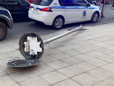 Αγρίνιο: Έριξε κολώνα φωτισμού στην προσ...