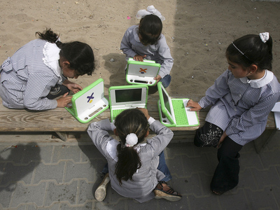 Φορητοί υπολογιστές για τα παιδιά της Αφ...