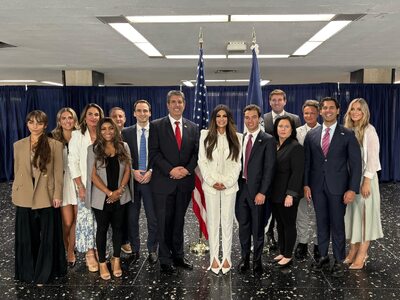 Η Κίμπερλι Γκίλφοϊλ ορκίστηκε πρέσβης τω...