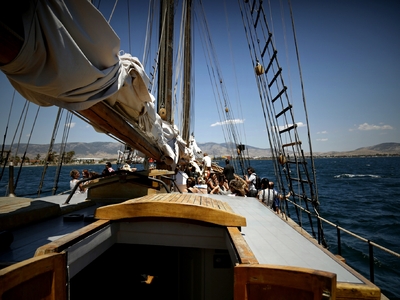 Δεμένο στο λιμάνι της Πάτρας ιστιοφόρο π...