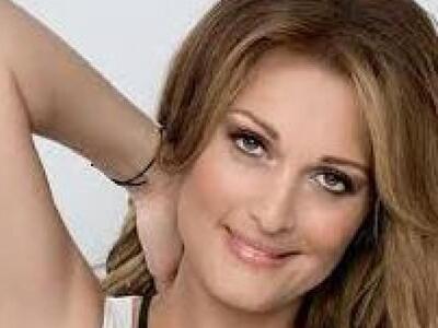 Η Νατάσα Θεοδωρίδου στην Ρόδο χωρίς μακι...