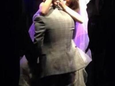 Ποιος τραγουδιστής παντρεύτηκε και... πανηγυρίζει;