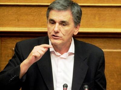 Διαψεύδει η κυβέρνηση πως ο Ευ. Τσακαλώτ...