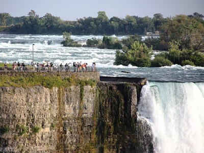 Πήδηξε στους καταρράκτες του Νιαγάρα και επέζησε!