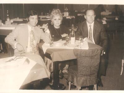 Στα 1970. Από αριστερά ο τραγουδιστής Κ...