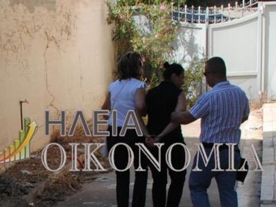 Ηλεία: Απο την πίσω πόρτα η παπαδιά στα ...