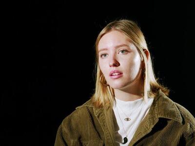 Η παραλία: Η Άρια αντιμετωπίζει ένα σοβα...