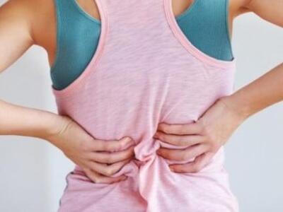 4 αιτίες για τον πόνο της πλάτης σας