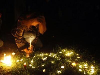 Άναψαν κεριά στη μνήμη των αδικοχαμένων φοιτητών