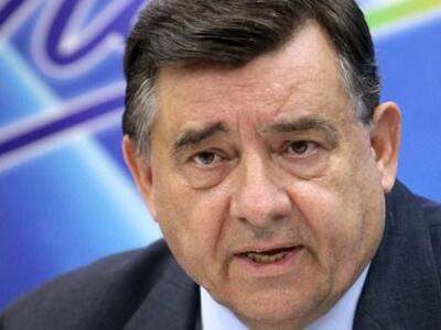 Πάτρα: Η ταμπέλα έπεσε στο κεφάλι του Καρατζαφέρη 