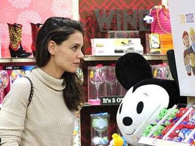 Katie Holmes: Για ψώνια με τσάντα 2500 ευρώ