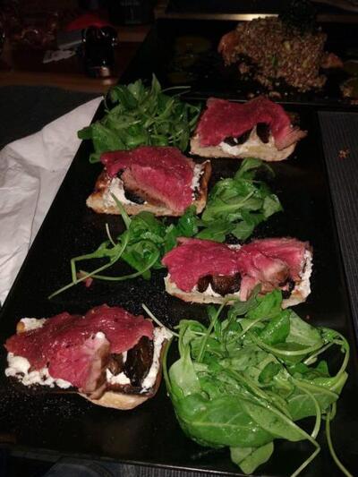 Μπρουσκέτα με μουσχαρακι και μανιτάρια κ...