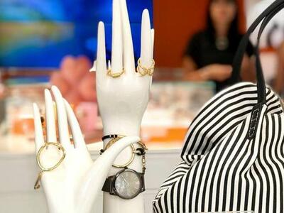 Καταγγελία δανείων της Folli Follie από ...