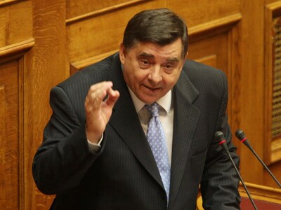 Καρατζαφέρης: "Κάποιοι πολιτικοί κι...