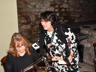 Η Κλεοπάτρα Δίγκα υπογράφει το βιβλίο τη...