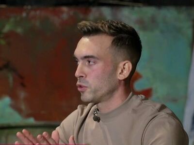 «Είμαι ο Ιάσονας Μανδηλάς και είμαι ομοφ...