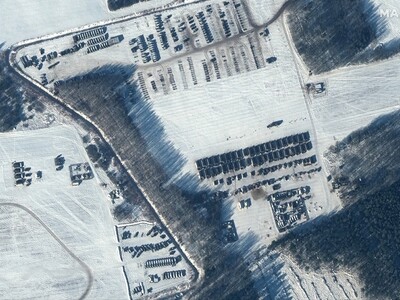 Δορυφορικές εικόνες από στρατεύματα στα ...