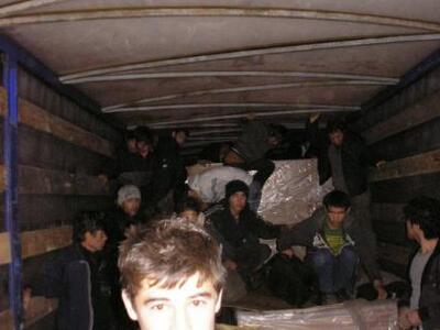 Πάτρα: Έκρυβε μετανάστες σε καρότσα με σταφύλια 