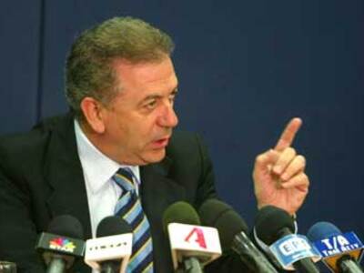 Οργισμένη αντίδραση - και ίσως παραίτησ...