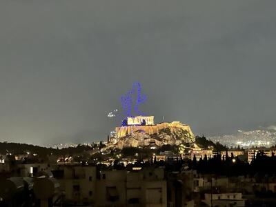 Διαφήμιση αθλητικών παπουτσιών με φόντο ...